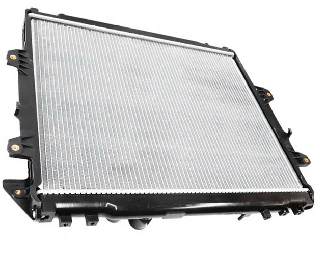RADIATOR 4WD AUTO W/WATER